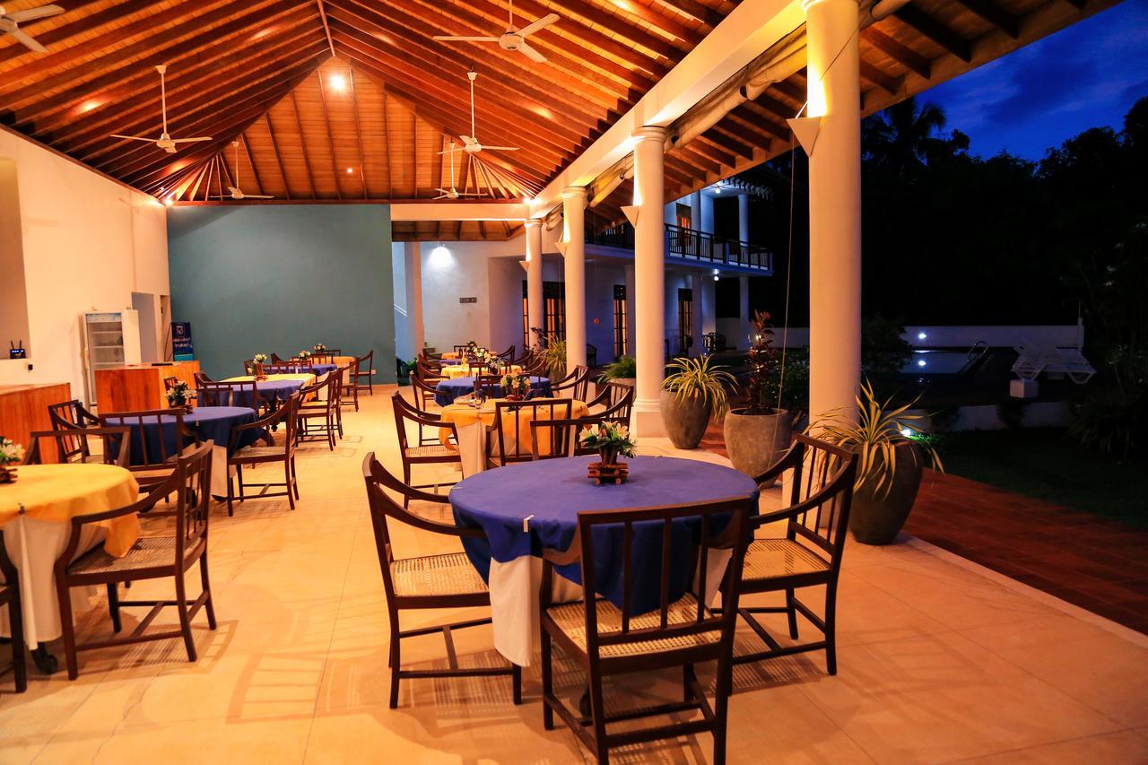 Waterside Bentota Hotel Bagian luar foto